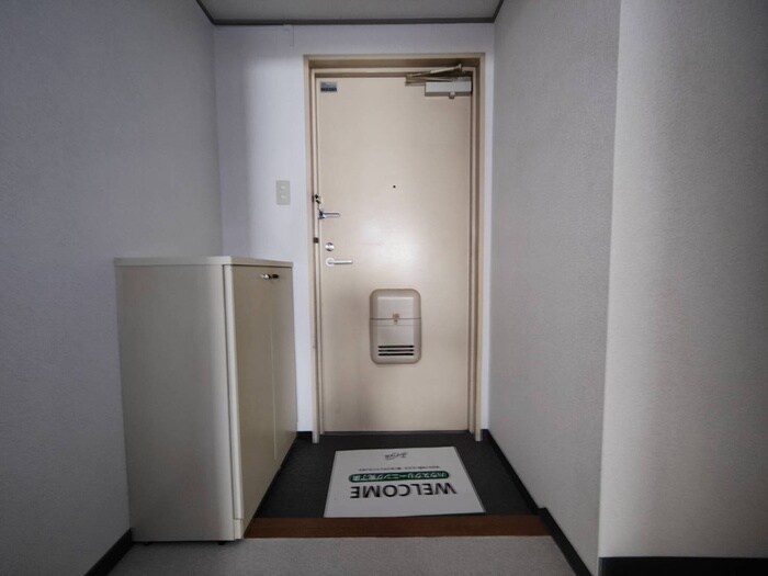 物件内観写真16　(玄関)