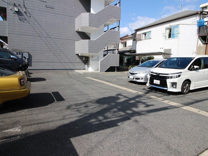 物件外観写真6　(駐車場)