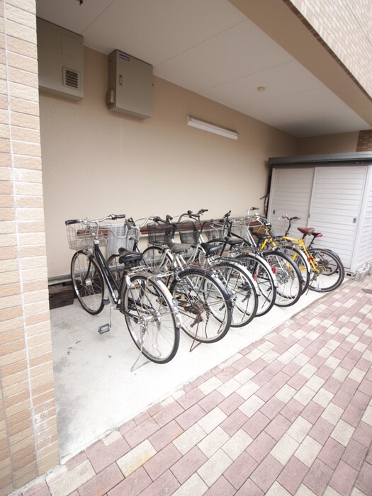 物件外観写真4　(駐輪場)