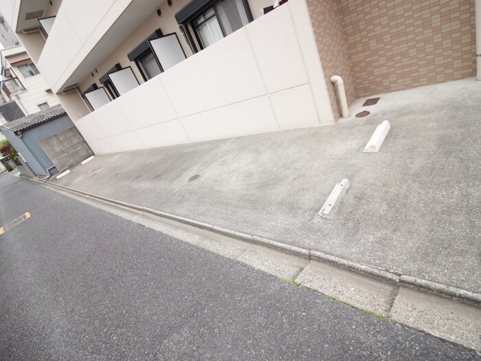 物件外観写真5　(駐車場)