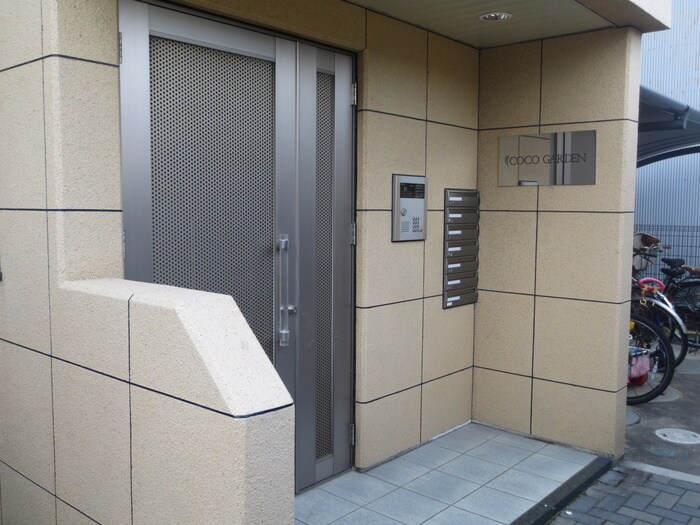 物件外観写真2　(エントランス部分)