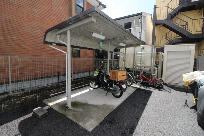 物件外観写真4　(駐輪場)