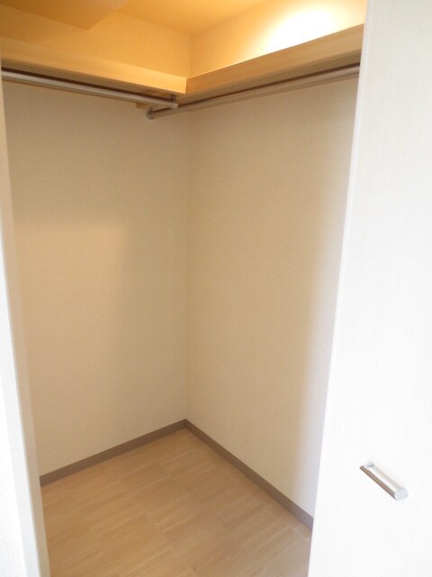 物件内観写真16　(収納)