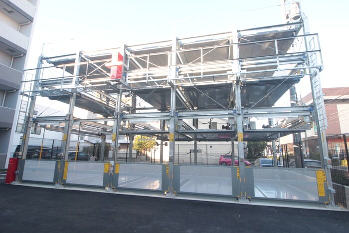 物件外観写真5　(駐車場)