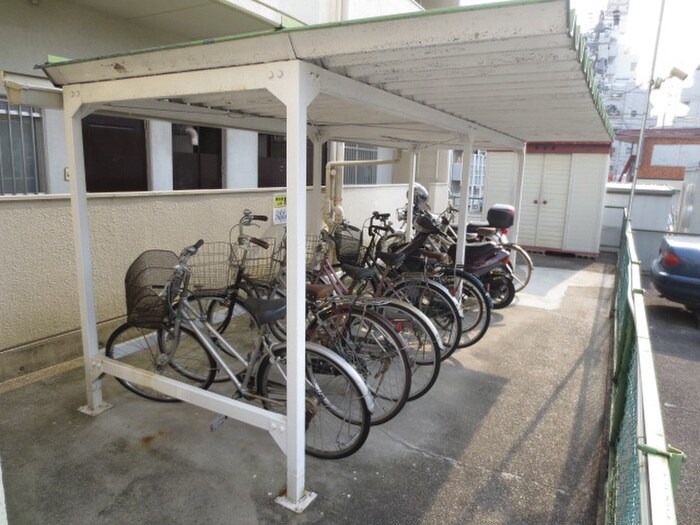 物件外観写真3　(駐輪場)