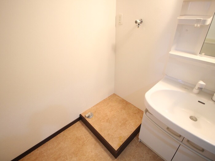 物件内観写真11　(洗濯機置場)