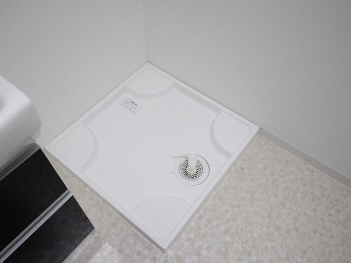 物件内観写真8　(洗濯機置場)