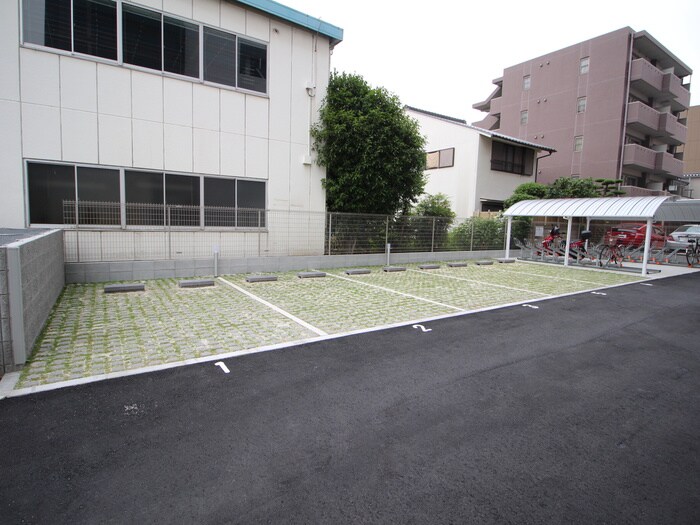 物件外観写真4　(駐車場)