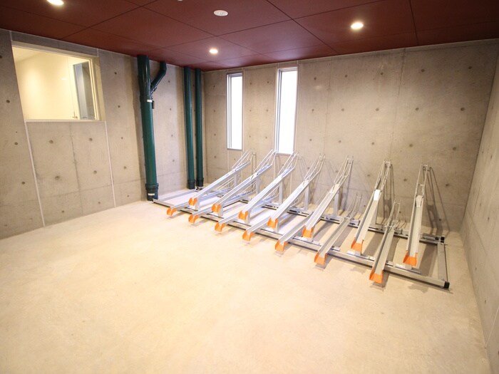 物件外観写真3　(駐輪場)