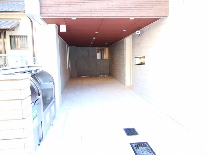 物件外観写真5　(エントランス部分)