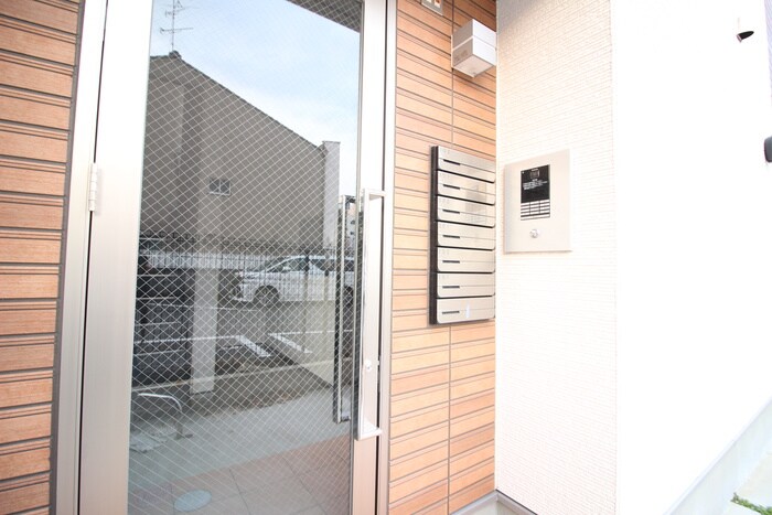 物件外観写真5　(エントランス部分)