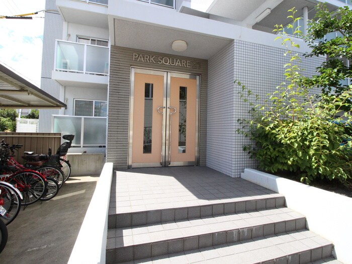 物件外観写真3　(エントランス部分)