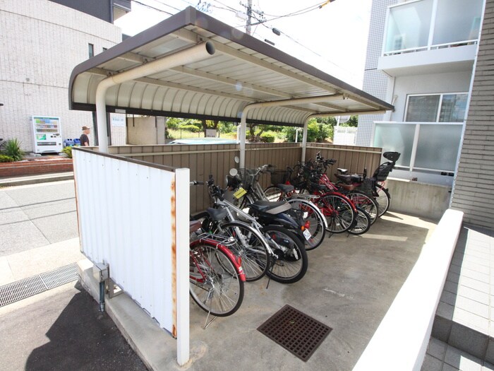 物件外観写真5　(駐輪場)