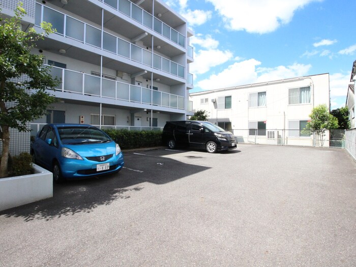 物件外観写真6　(駐車場)