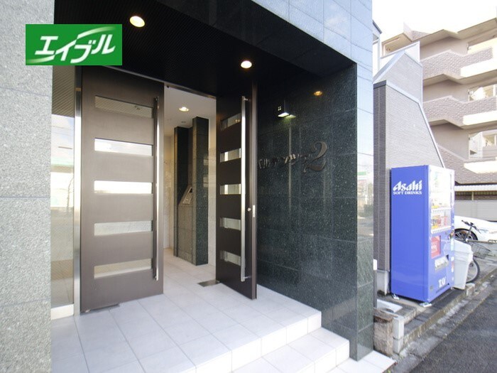 物件外観写真3　(エントランス部分)