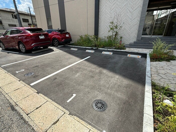 物件外観写真2　(駐車場)