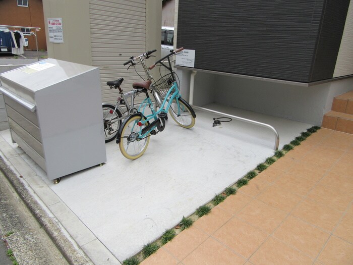 物件外観写真3　(駐輪場)