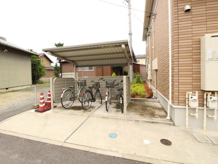 物件外観写真5　(駐輪場)