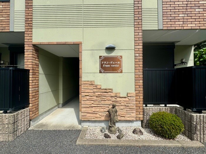 物件外観写真5　(エントランス部分)