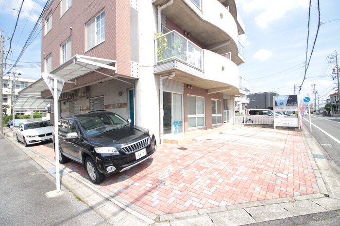 物件外観写真6　(駐車場)