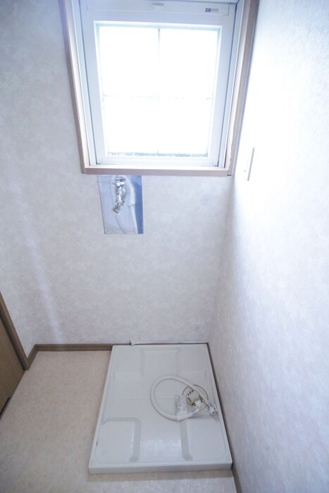 物件内観写真18　(洗濯機置場)