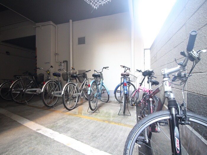 物件外観写真4　(駐輪場)
