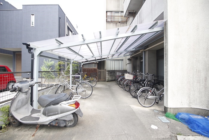 物件外観写真4　(駐輪場)