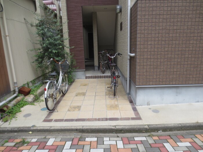 物件外観写真2　(エントランス部分)