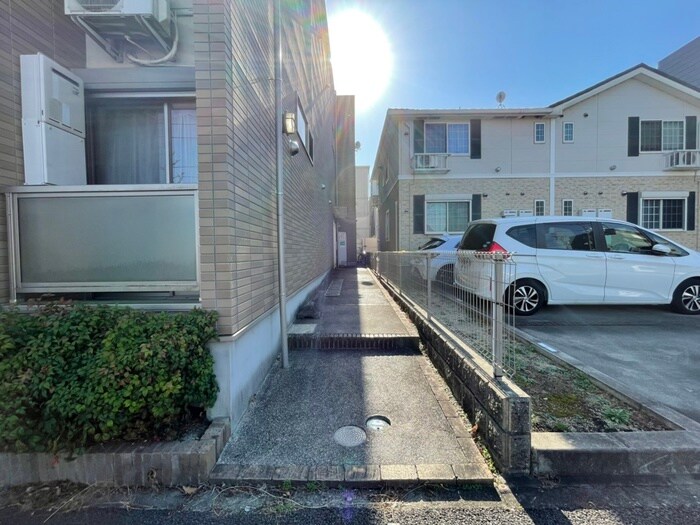 物件外観写真2　(エントランス部分)