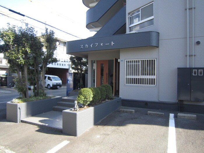 物件外観写真2　(エントランス部分)