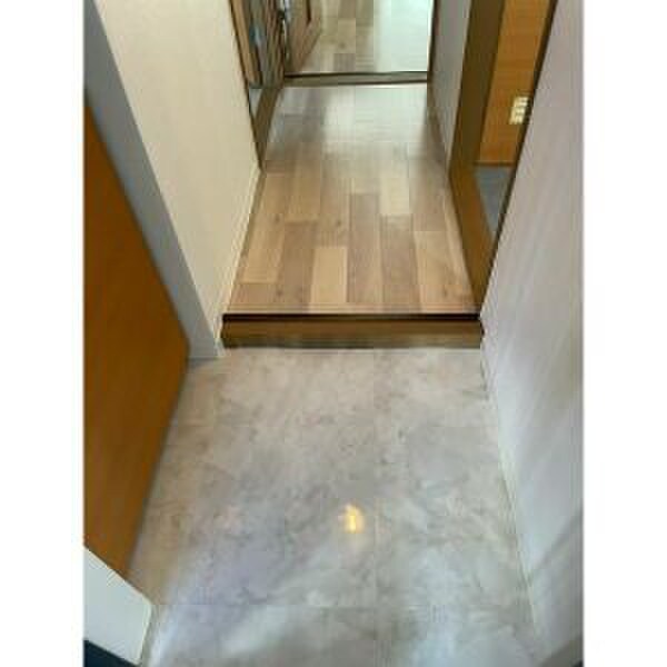 物件内観写真13　(玄関)