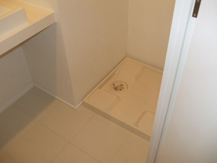 物件内観写真12　(洗濯機置場)