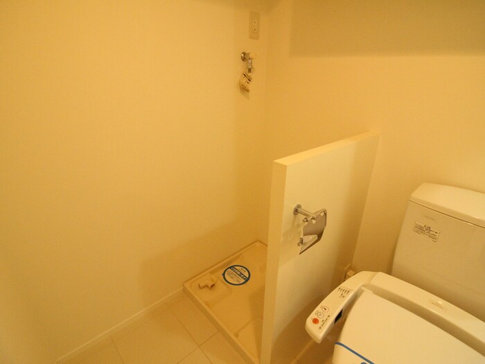 物件内観写真14　(洗濯機置場)