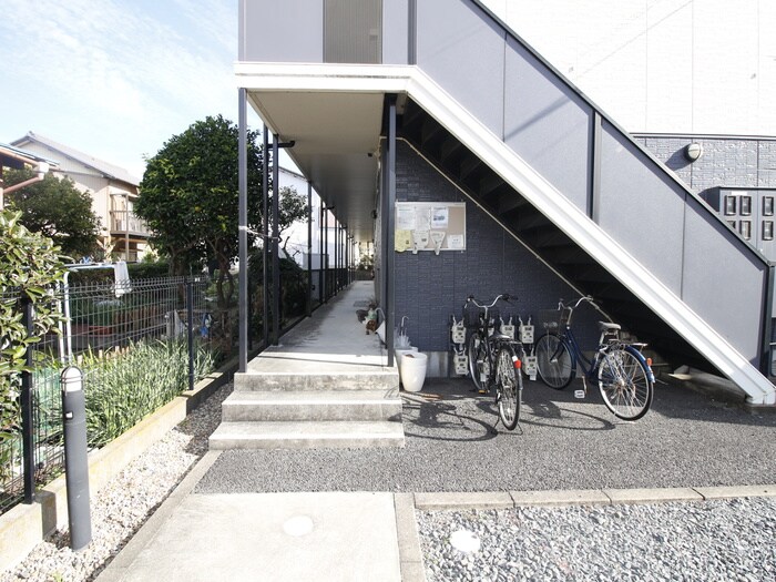 物件外観写真4　(エントランス部分)