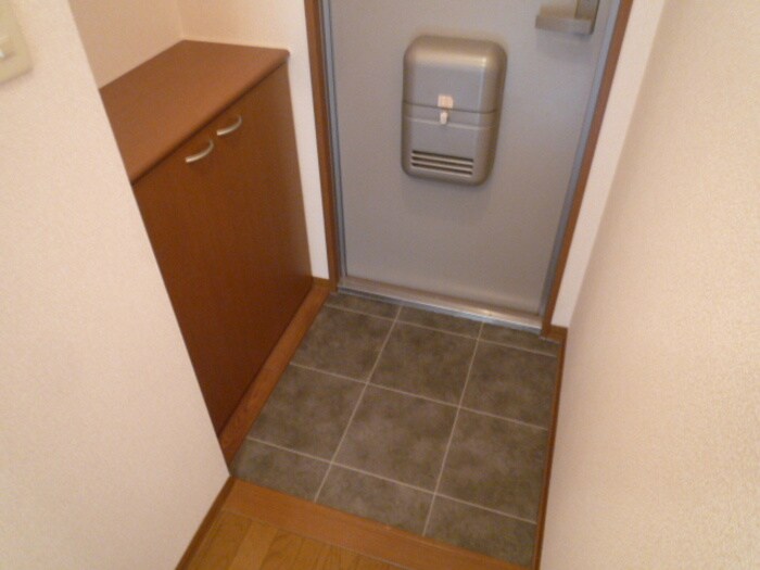 物件内観写真16　(玄関)