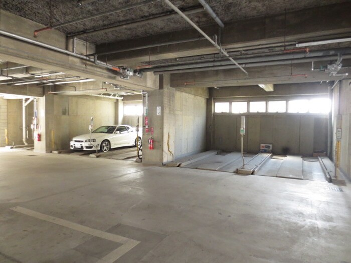 物件外観写真3　(駐車場)