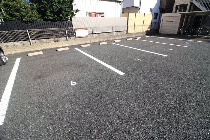 物件外観写真2　(駐車場)