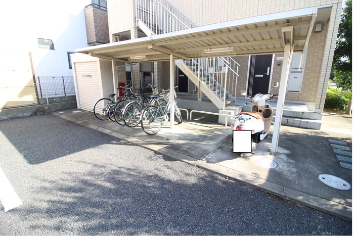 物件外観写真3　(駐輪場)