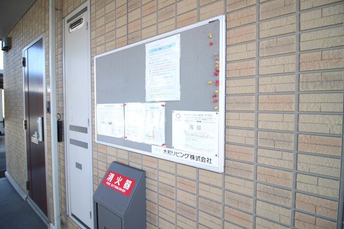 物件外観写真6　(エントランス部分)