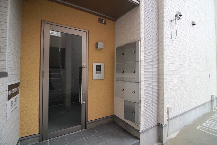 物件外観写真3　(エントランス部分)