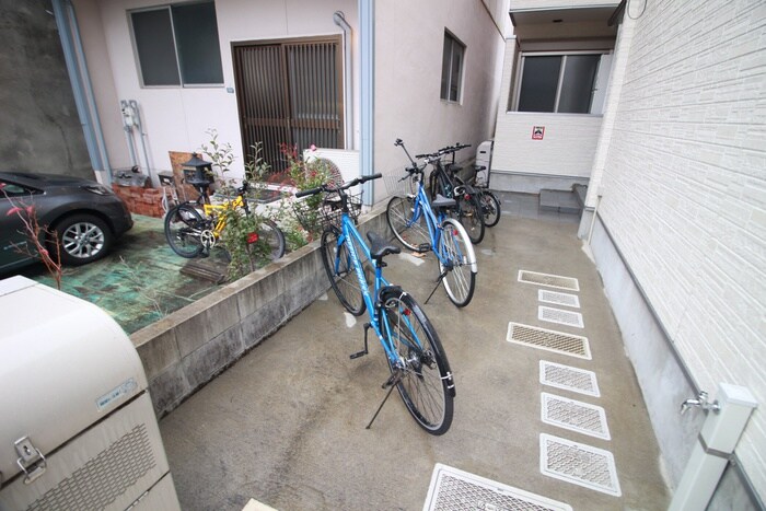 物件外観写真6　(駐輪場)