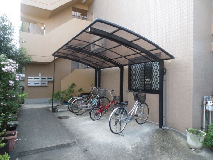 物件外観写真5　(駐輪場)