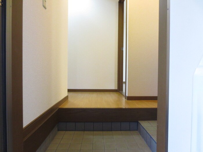 物件内観写真12　(玄関)