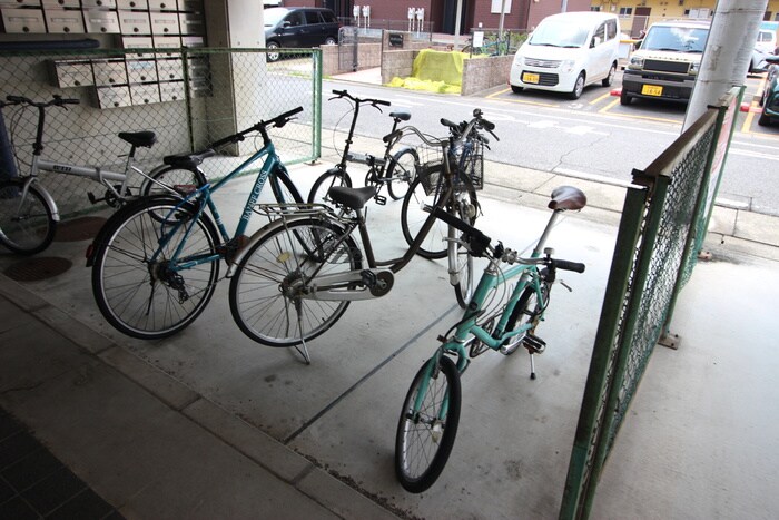 物件外観写真4　(駐輪場)