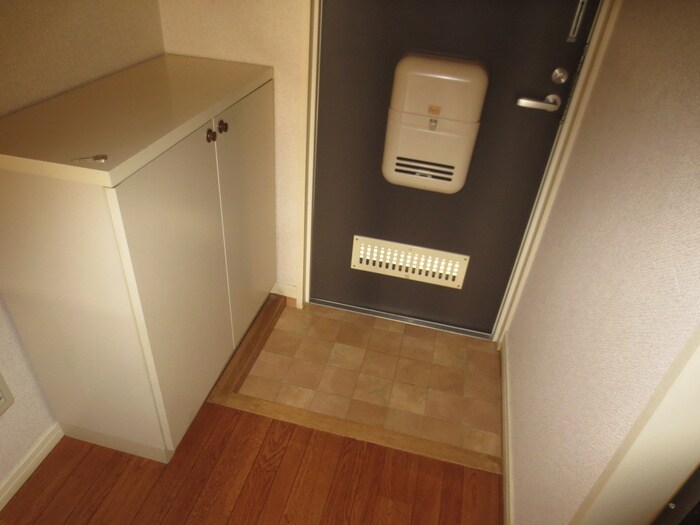 物件内観写真5　(玄関)