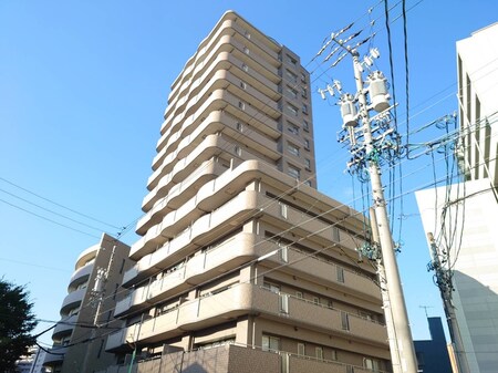 ﾗｲｵﾝｽﾞﾏﾝｼｮﾝ吹上（６０１）外観写真