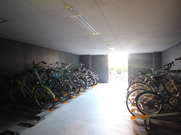 物件外観写真4　(駐輪場)