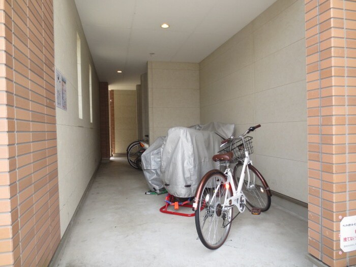 物件外観写真4　(駐輪場)