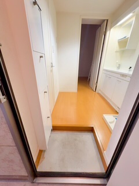 物件内観写真16　(玄関)