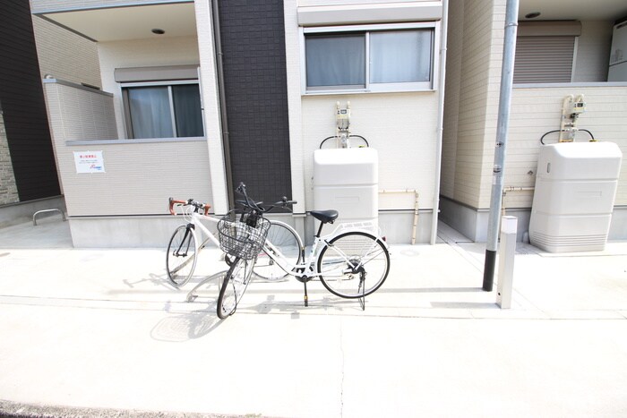 物件外観写真2　(駐輪場)
